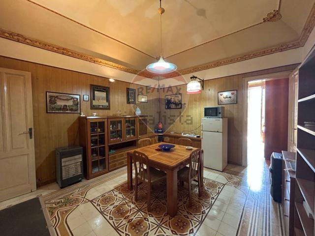 Appartamento in vendita di 80 m² in Via Livio Bassi, 151