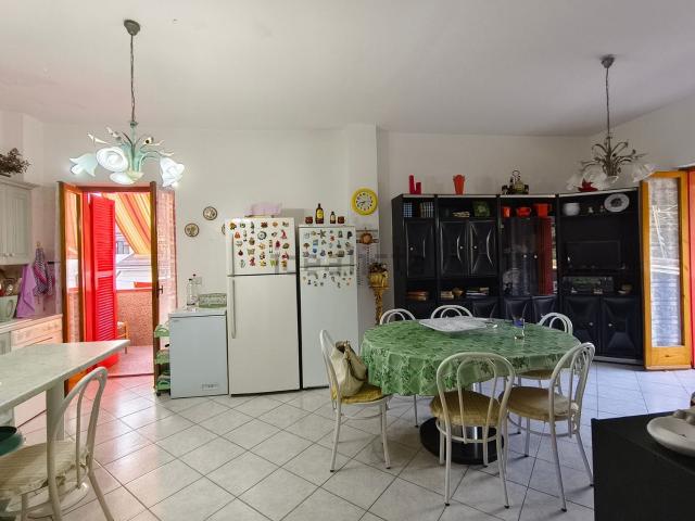 Appartamento in vendita di 80 m² in Via Lungomare
