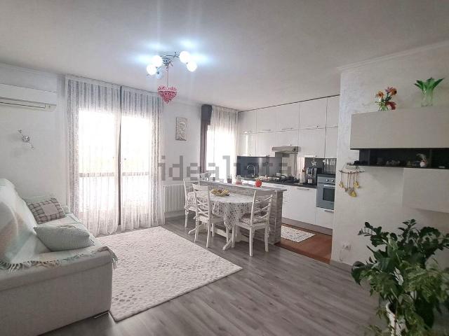 Appartamento in vendita di 80 m² in Via Martiri