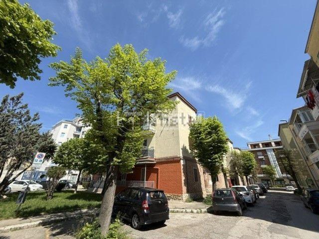 Appartamento in vendita di 80 m² in Via Massimo D&apos Azeglio