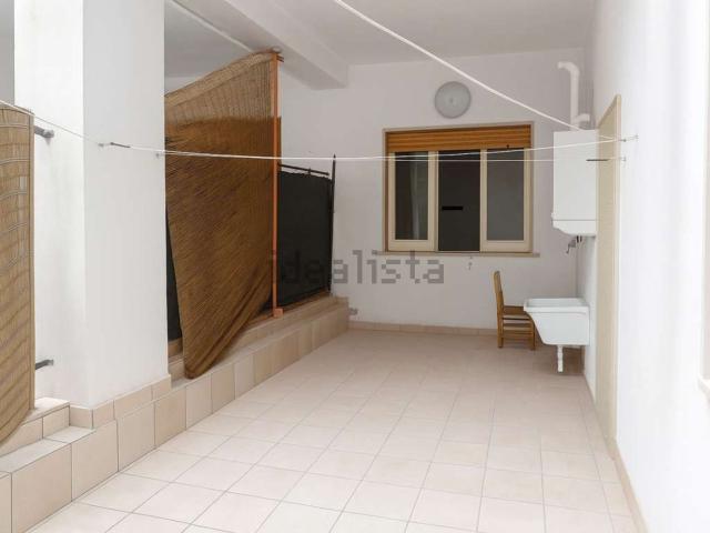 Appartamento in vendita di 80 m² in Via Medaglie D&apos Oro, 61