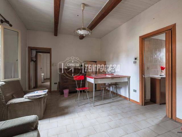 Appartamento in vendita di 80 m² in Via Montanara