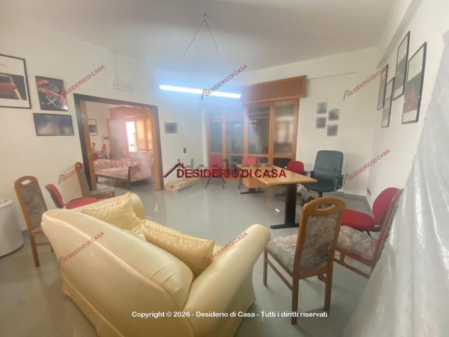 Appartamento in vendita di 80 m² in Via Nicolosi I&apos  Tronco, 10