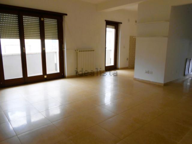 Appartamento in vendita di 80 m² in Via Nicola di Lorenzo, 16