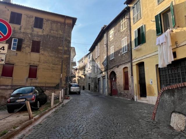 Appartamento in vendita di 80 m² in Via Pierantonio Petrini, 3