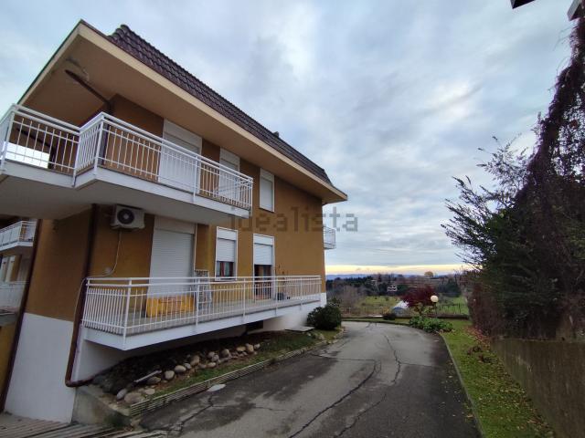 Appartamento in vendita di 80 m² in Via Provinciale Alto Vergante, 1