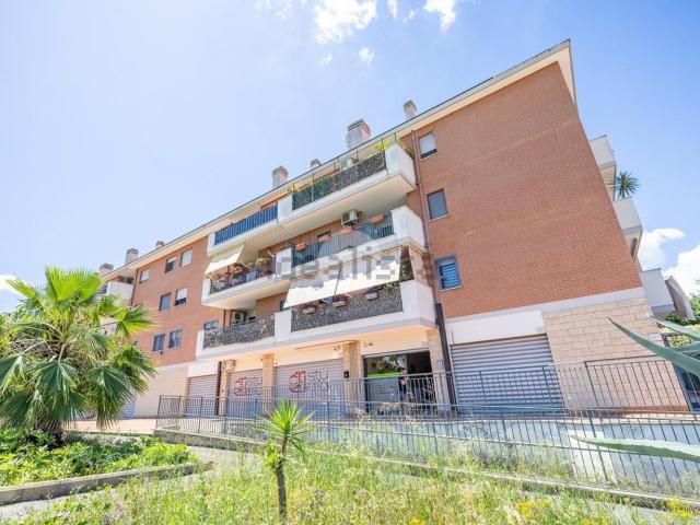 Appartamento in vendita di 80 m² in Via Raffaello Liberti, 113