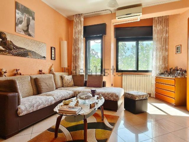 Appartamento in vendita di 80 m² in Viale Ofanto, 333