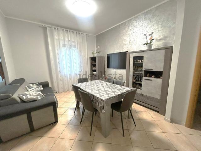Appartamento in vendita di 80 m² in Viale Ciro Menotti, 57