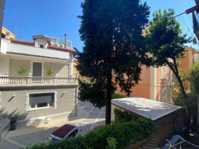 Appartamento in vendita di 80 m² in Viale Daniel Hanbury