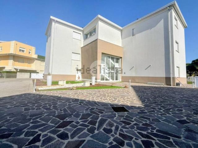 Appartamento in vendita di 81 m² in Via dell&apos Amo, 3