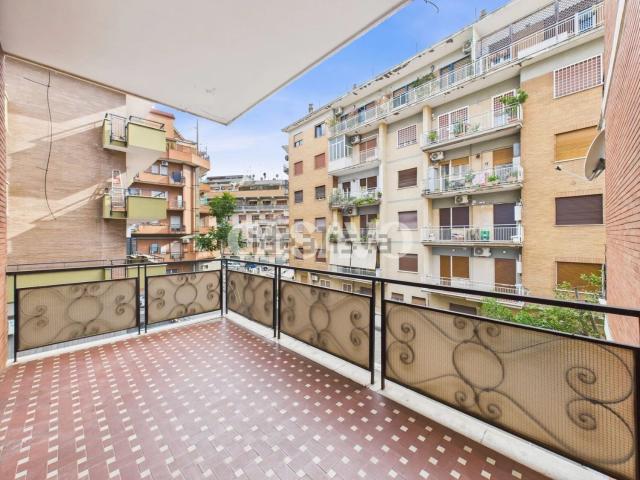 Appartamento in vendita di 81 m² in Via di Boccea, 35