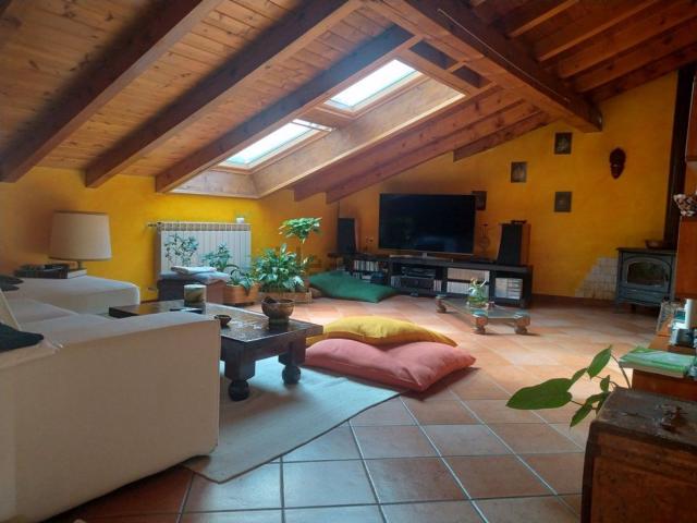 Appartamento in vendita di 81 m² in Via FONTANELLA