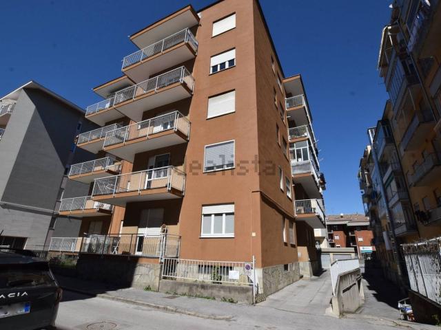Appartamento in vendita di 81 m² in Via G. Viale, 8