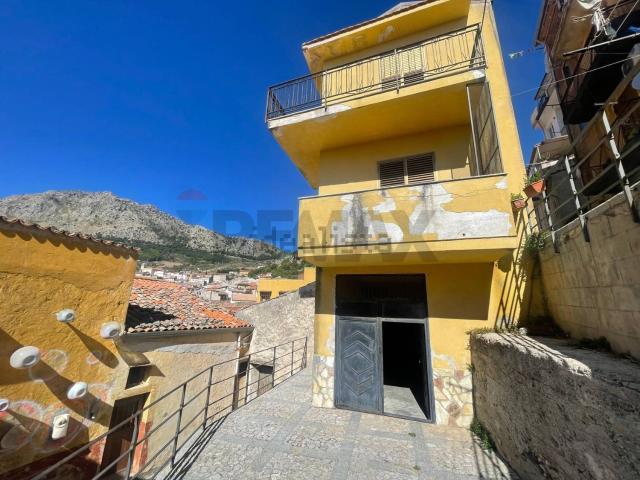 Appartamento in vendita di 81 m² in Via Russotto, 36