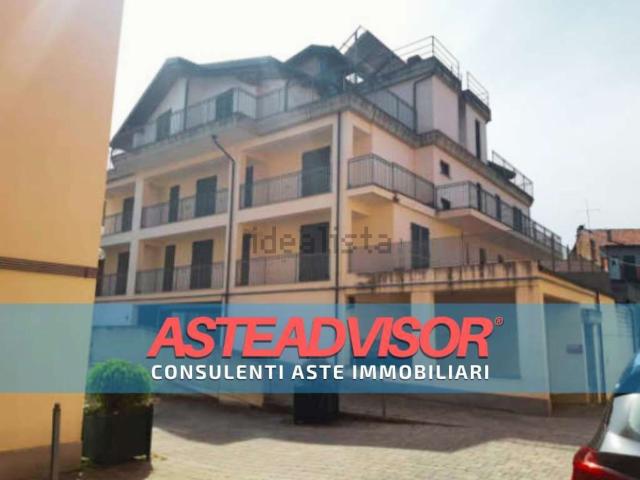 Appartamento in vendita di 825 m² in Via Roma