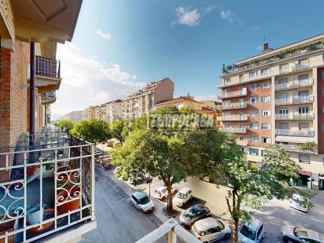 Appartamento in vendita di 82 m² in Corso Sebastopoli, 145
