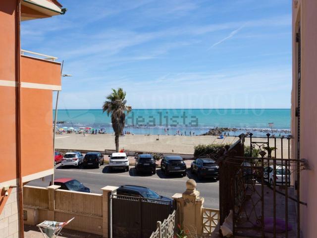Appartamento in vendita di 82 m² in Lungomare Paolo Toscanelli, 248