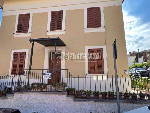 Appartamento in vendita di 82 m² in Via Chiaravalle, 15