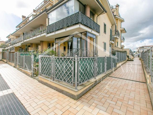 Appartamento in vendita di 82 m² in Via di Valle Muricana, 720