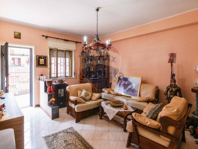 Appartamento in vendita di 82 m² in Via Finocchiari, 121