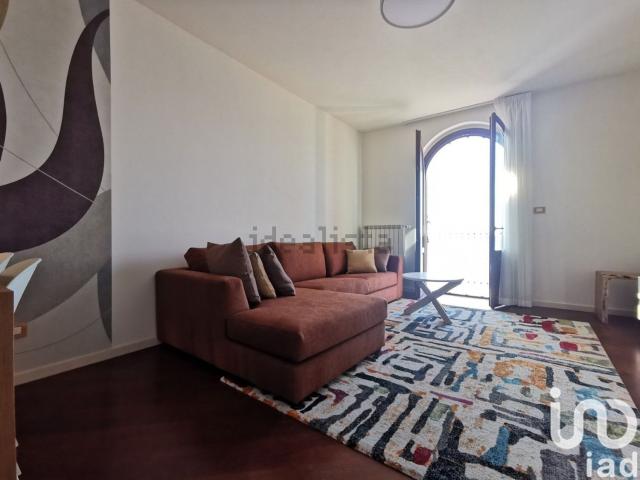 Appartamento in vendita di 82 m² in Via Lungolago Giuseppe Zanardelli