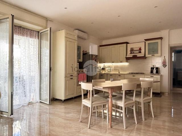 Appartamento in vendita di 82 m² in Viale Beccarini, 72