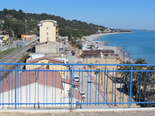 Appartamento in vendita di 87 m² in Lungomare G. Liguori, 63