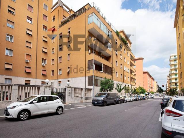 Appartamento in vendita di 87 m² in Via di Villa Chigi