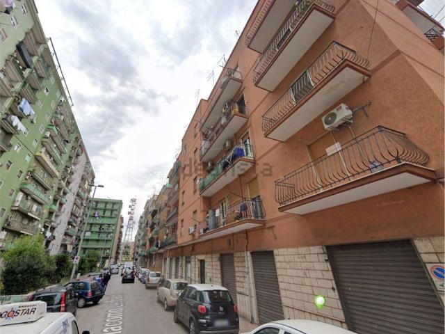 Appartamento in vendita di 87 m² in Via Giacomo Leopardi, 49