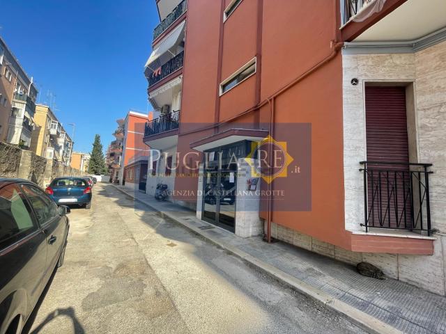 Appartamento in vendita di 87 m² in Via Giulio Petroni, 106