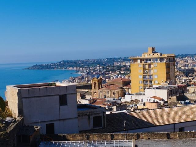 Appartamento in vendita di 87 m² in Via Perollo, 120