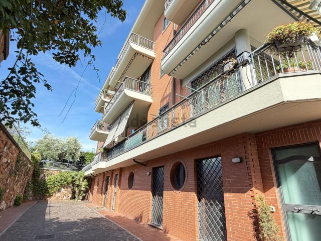 Appartamento in vendita di 84 m² in Via Tuscolana, 1409