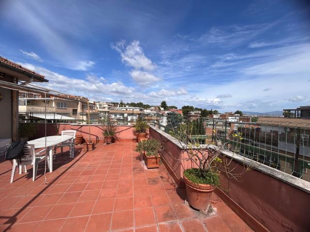 Appartamento in vendita di 84 m² in Via Francesco Calzolaio, 10
