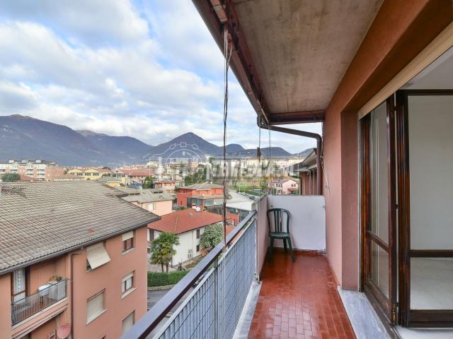 Appartamento in vendita di 90 m² in Via Lecco