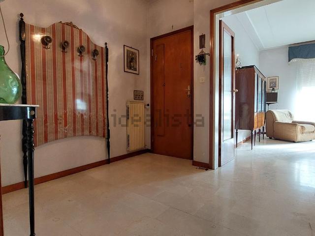 Appartamento in vendita di 84 m² in Via Roma in Lido di Camaiore, 198