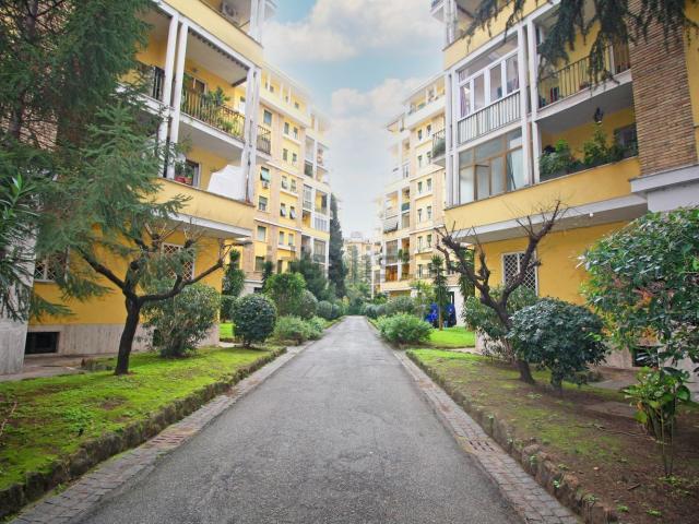 Appartamento in vendita di 84 m² in Via Rosa Raimondi Garibaldi