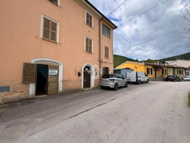 Appartamento in vendita di 85 m² in Frazione Campodiegoli, 57