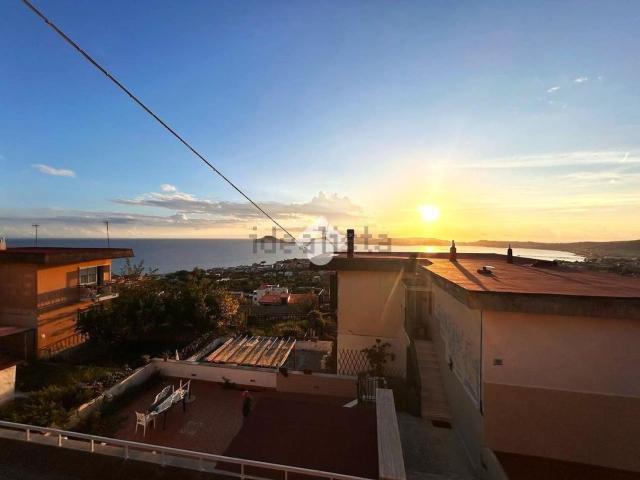 Appartamento in vendita di 85 m² in Traversa Coste D&apos Agnano II, 34