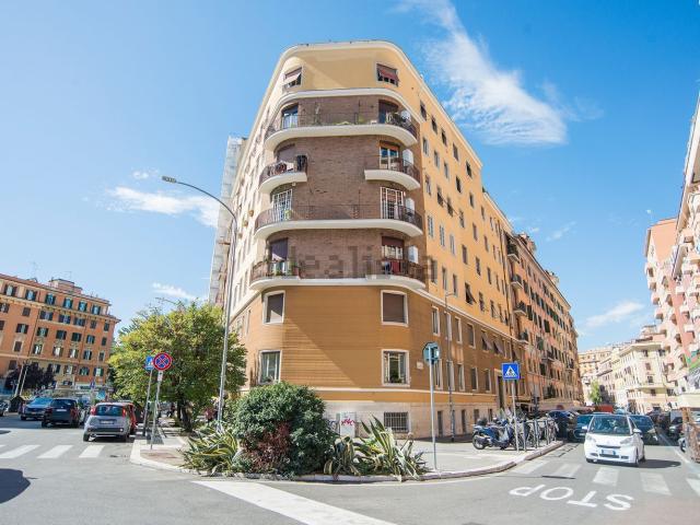 Appartamento in vendita di 85 m² in Via Tuscolana, 42