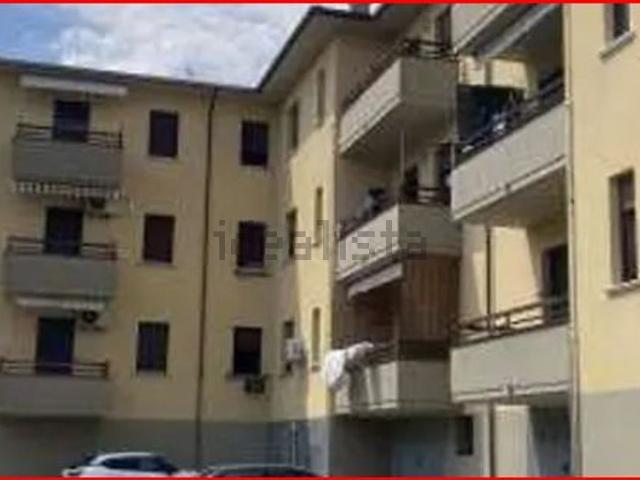 Appartamento in vendita di 85 m² in Via U. Foscolo