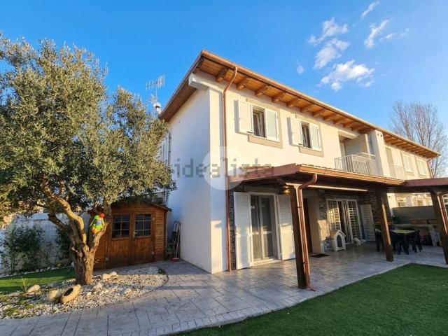 Appartamento in vendita di 85 m² in Via Ugo Foscolo