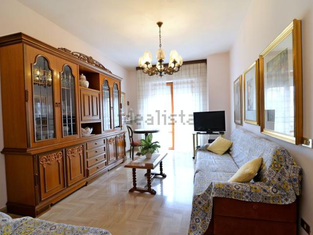 Appartamento in vendita di 85 m² in Via Urbino