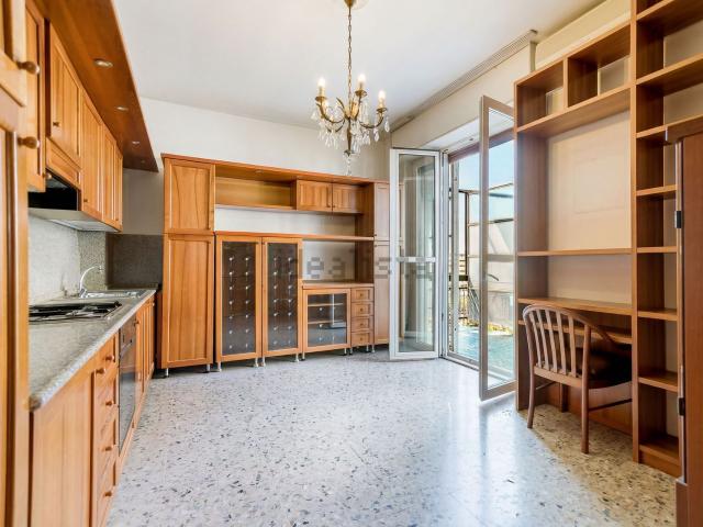 Appartamento in vendita di 85 m² in Via Vincenzo Giordano Orsini, 16
