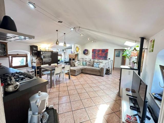 Appartamento in vendita di 100 m² in Via Vittorio Veneto, 8