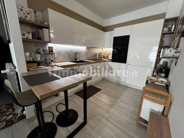 Appartamento in vendita di 85 m² in Via Zeffiro Massa, 315