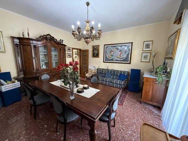Appartamento in vendita di 85 m² in Via Acqua Santa, 29