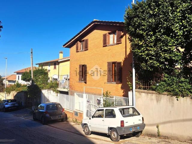 Appartamento in vendita di 85 m² in Via Abetonia, 27
