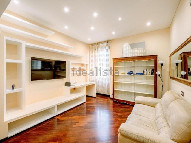 Appartamento in vendita di 85 m² in Via Alberico II, 11