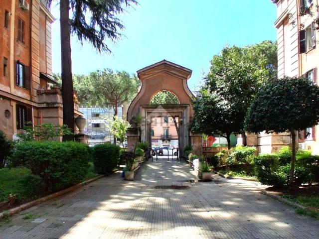Appartamento in vendita di 85 m² in Via Appia Nuova, 359